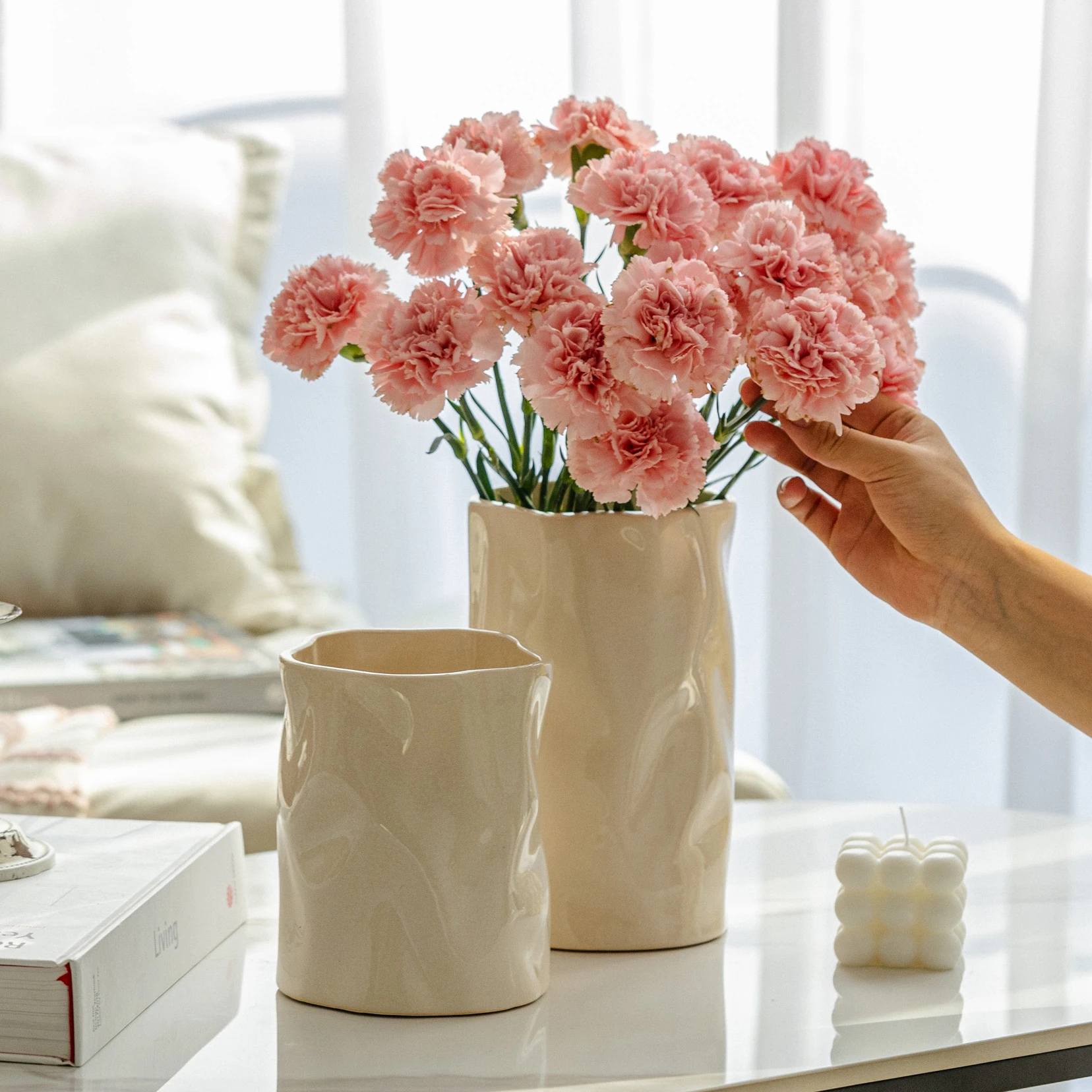 Simple Ceramic Vase Ornament Flower Arrangement Large Diameter Flower Vessel Living Room Nordic Light Luxury High-end Decoration
Simple Ceramic Vase Ornament Flower Arrangement Large Diameter Flower Vessel Living Room Nordic Light Luxury High-end Decoration