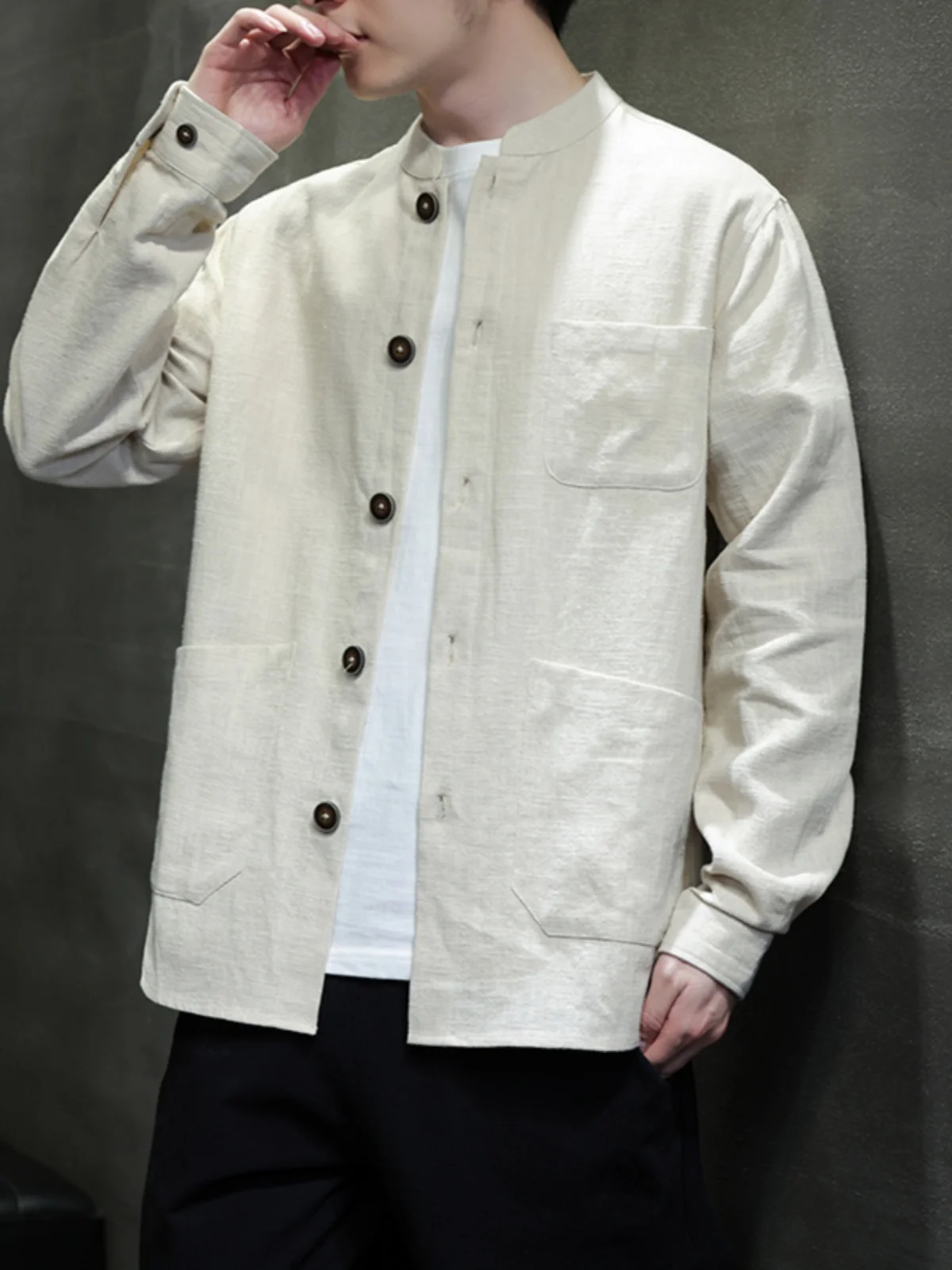 New Chinese Sle Men's Long Sve irt Loose Tang Costume Hanfu Casual Stand Collar Top Jaet Outerwear for Spring Autumn
New Chinese Sle Men's Long Sve irt Loose Tang Costume Hanfu Casual Stand Collar Top Jaet Outerwear for Spring Autumn