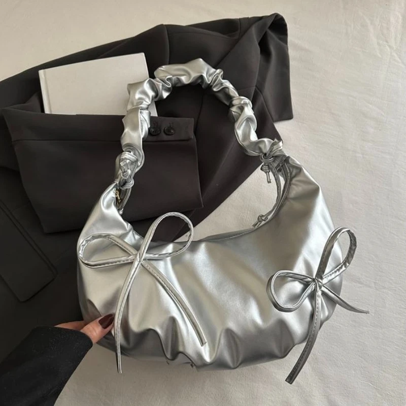 Niche Design Pleated Shoulder Handbag Strap Cute Bow Single Shoulder Bag Cloud Bag New Trendy Textured Women's Underarm Bag
Niche Design Pleated Shoulder Handbag Strap Cute Bow Single Shoulder Bag Cloud Bag New Trendy Textured Women's Underarm Bag