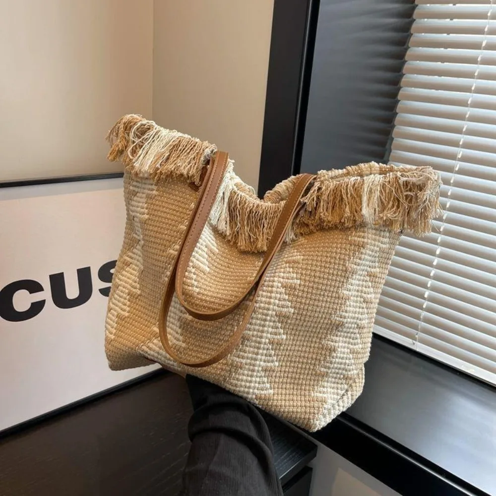 Fashion Tassel Shoulder Bag Yarn Large Capacity Crossbody Bag Korean Style Boho Tote Bags for Women
Fashion Tassel Shoulder Bag Yarn Large Capacity Crossbody Bag Korean Style Boho Tote Bags for Women