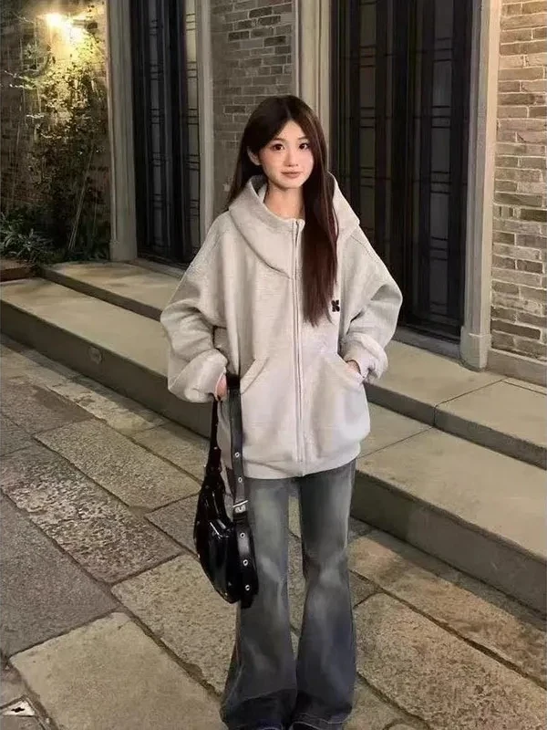 American Lazy Sle Loose High Collar Hat Sweatirt INS Retro Korean Version Zipper Cardigan Sweatirt Jaet for Women
American Lazy Sle Loose High Collar Hat Sweatirt INS Retro Korean Version Zipper Cardigan Sweatirt Jaet for Women