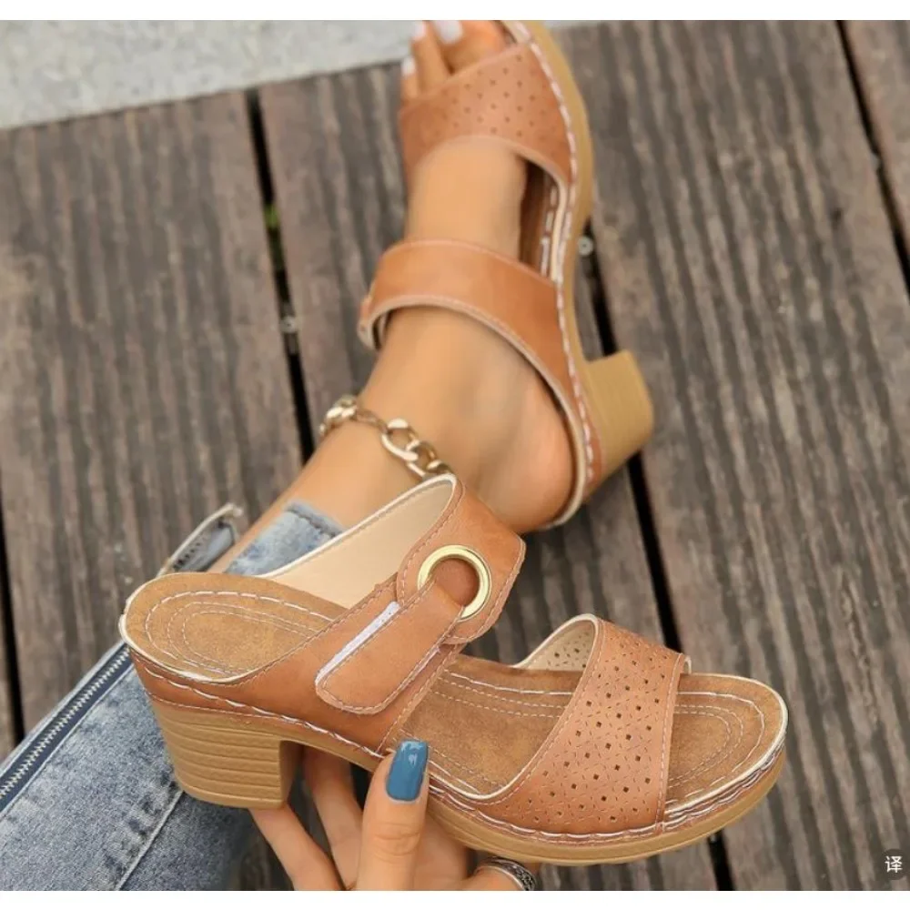 2025 Summer Women's Fashion Casual Slippers Solid Color Square Root Anti-Slip Sandals with Heels and Open Toes Summer Slippers
2025 Summer Women's Fashion Casual Slippers Solid Color Square Root Anti-Slip Sandals with Heels and Open Toes Summer Slippers