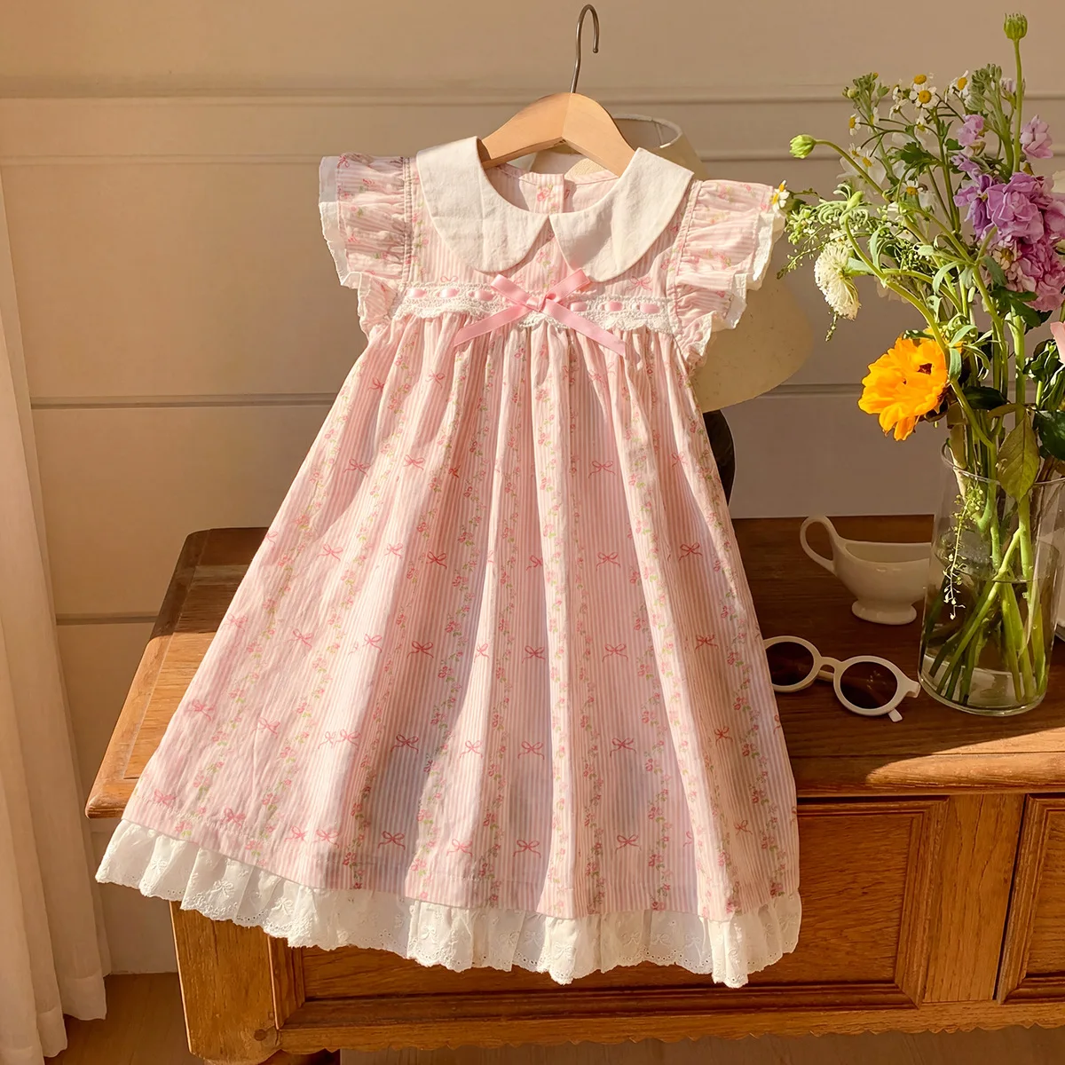 Korean Children's Clothing Bow Lace Doll Collar Girls' Dress 26 Summer Style Small Fly Sleeves Sweet Children's Princess Skirt
Korean Children's Clothing Bow Lace Doll Collar Girls' Dress 26 Summer Style Small Fly Sleeves Sweet Children's Princess Skirt