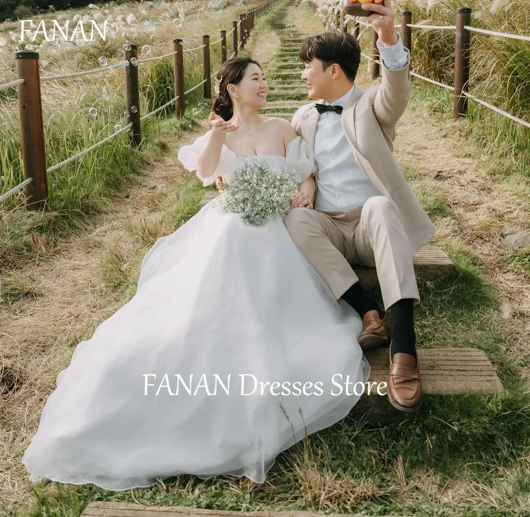 FANAN Korea Elegant Ivory Strapless Puff Sleeves Ruched Wedding Dresses 웨딩드레스 Organza Corset Back Made Bride Gowns Plus Size
FANAN Korea Elegant Ivory Strapless Puff Sleeves Ruched Wedding Dresses 웨딩드레스 Organza Corset Back Made Bride Gowns Plus Size