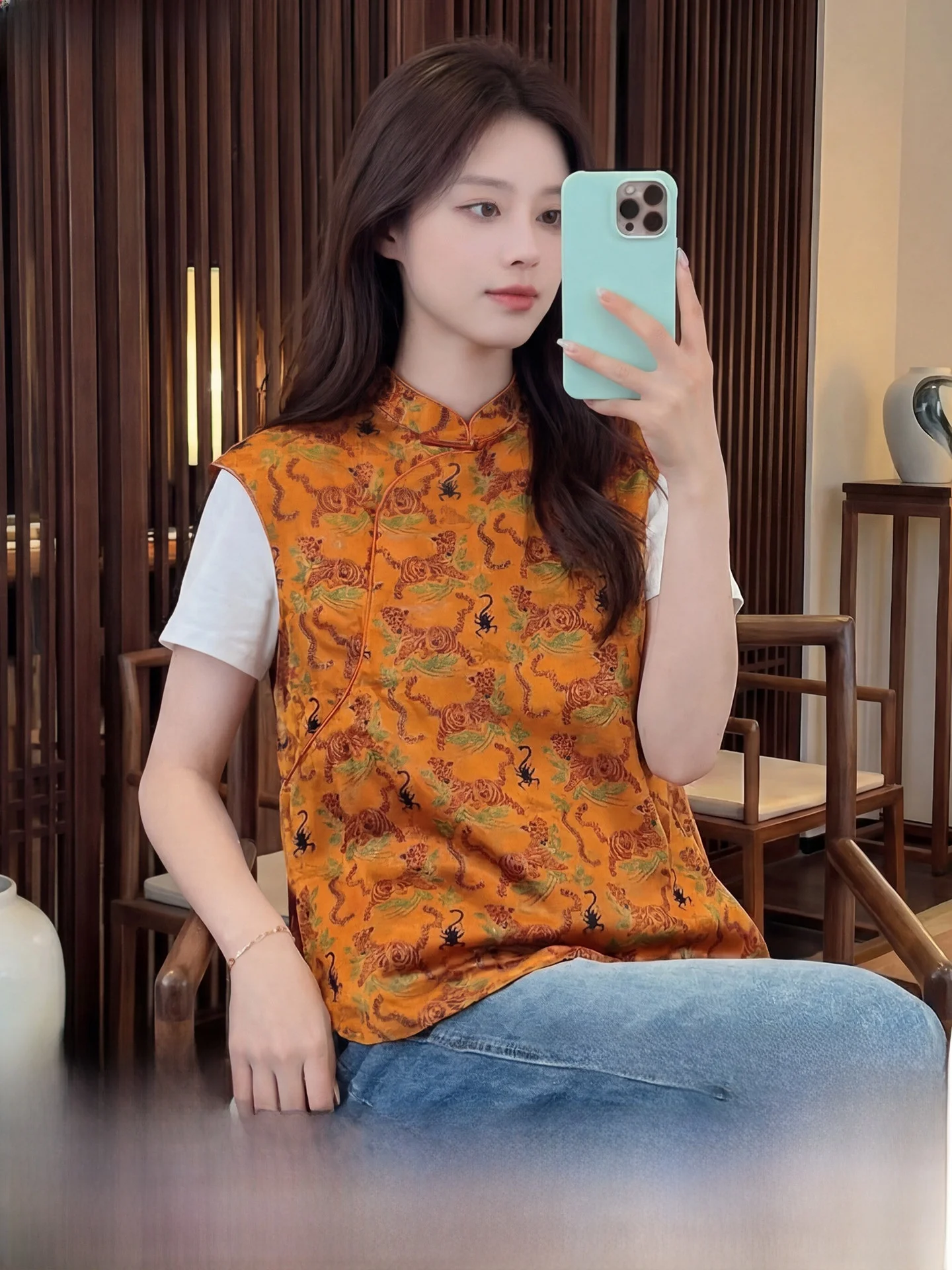 Elegant Silk Style Shirt Women's National Style Short Sleeve Straight Cut Flower Patterned High End Chinese New Style
Elegant Silk Style Shirt Women's National Style Short Sleeve Straight Cut Flower Patterned High End Chinese New Style