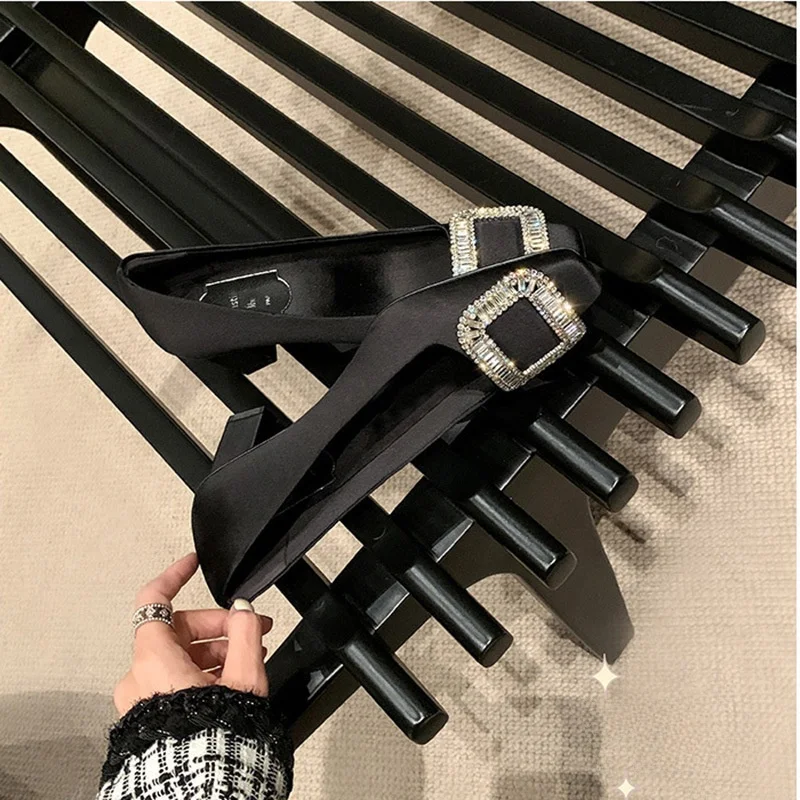 Silk Satin Diamond Square Buckle Flat Head Single Shoes Women's Thick Heel Commute Elegant Work Shoes Spring New Style
Silk Satin Diamond Square Buckle Flat Head Single Shoes Women's Thick Heel Commute Elegant Work Shoes Spring New Style