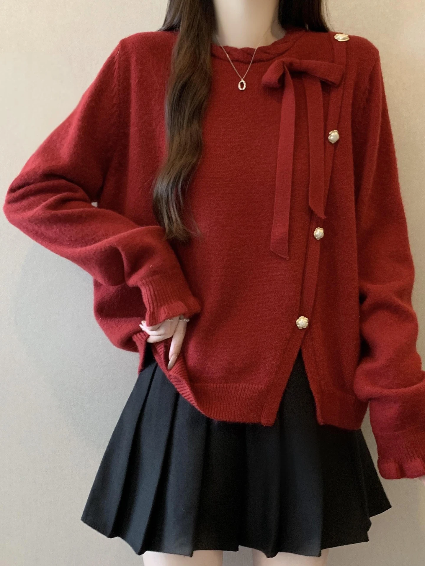 Красный свитер с узлом для женщин, осенне-зимний, больших размеров, красивый, уникальный, вязаный топ для повседневной носки, свободный крой
Красный свитер с узлом для женщин, осенне-зимний, больших размеров, красивый, уникальный, вязаный топ для повседневной носки, свободный крой