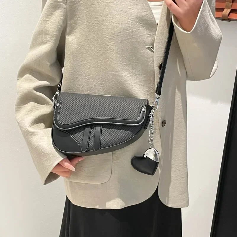 2025 New Women's Trendy Saddle Bag - Summer Fashion Crossbody Shoulder Purse, Unique Designer Handbag for Daily Outfits
2025 New Women's Trendy Saddle Bag - Summer Fashion Crossbody Shoulder Purse, Unique Designer Handbag for Daily Outfits