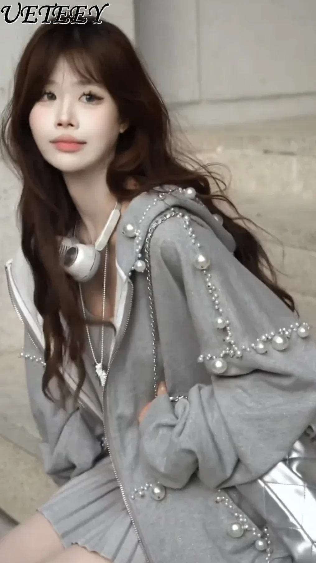 Gray Heavy Industry Beads Long-sleeved Loose Sweatshirt Women's Autumn and Winter Trendy High-end Fashion Zipper Hooded Coat
Gray Heavy Industry Beads Long-sleeved Loose Sweatshirt Women's Autumn and Winter Trendy High-end Fashion Zipper Hooded Coat