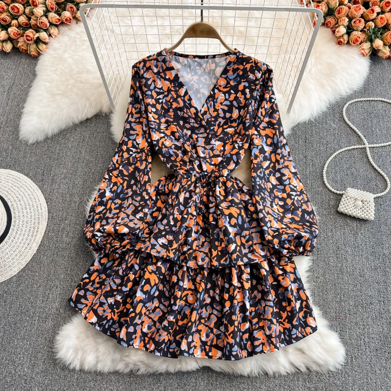 2023 Autumn French Style Vintage Long Lantern Sleeve V-Neck Dress A-Line Mini Printing Layered Dresses for 18-24 Years Old
2023 Autumn French Style Vintage Long Lantern Sleeve V-Neck Dress A-Line Mini Printing Layered Dresses for 18-24 Years Old
