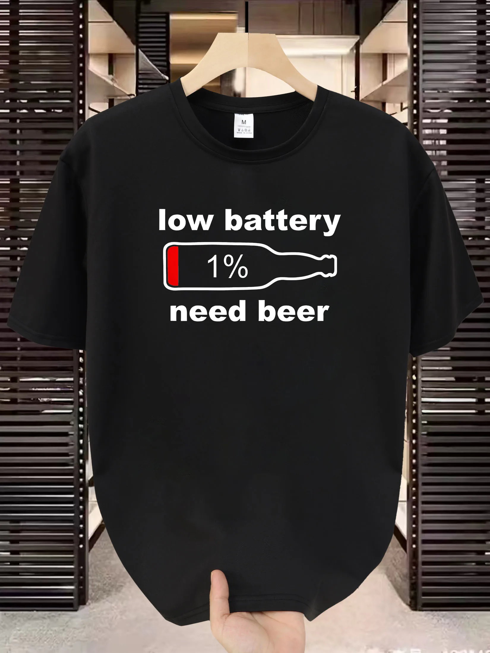 Men's casual crew-neck short-sleeved T-shirt - "Low Battery 1% = Beer" pattern T-shirt, loose fit suitable for casual wear
Men's casual crew-neck short-sleeved T-shirt - "Low Battery 1% = Beer" pattern T-shirt, loose fit suitable for casual wear