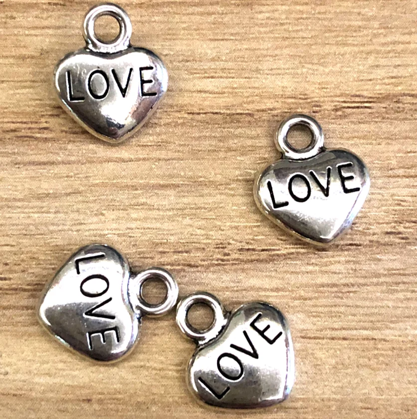 30pcs 12*10mm Zinc alloy metal Lovely heart shaped design pendants for handmade accessories HW3412
30pcs 12*10mm Zinc alloy metal Lovely heart shaped design pendants for handmade accessories HW3412