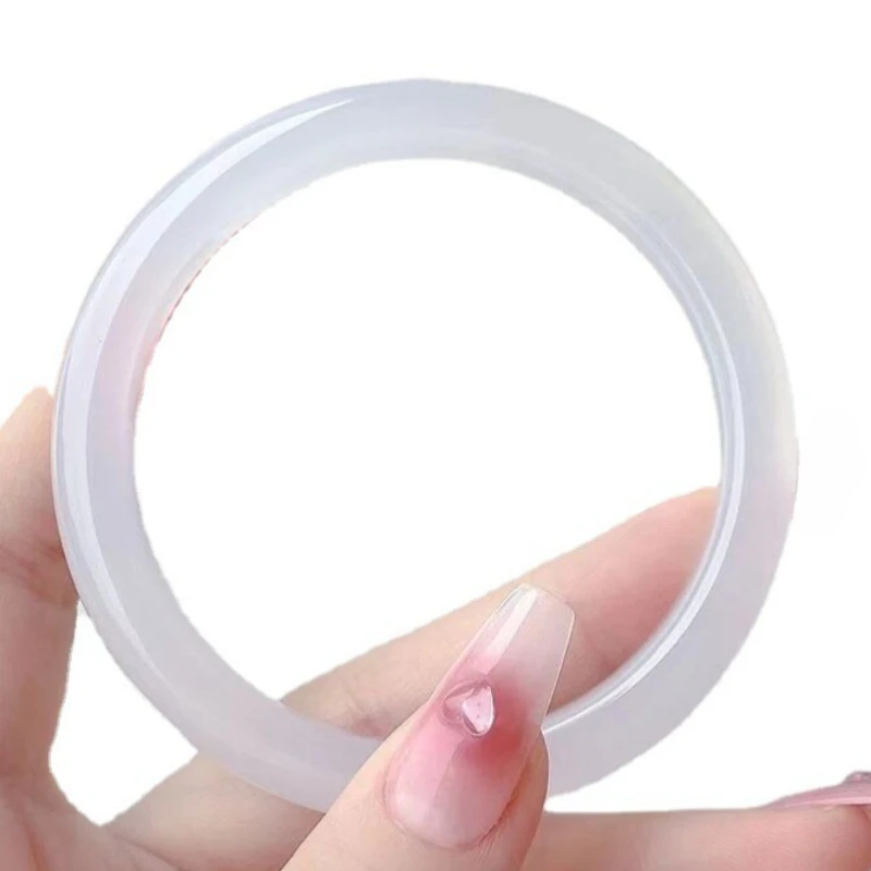 Natural White Moonlight Agate Bracelet Antique Fashion Versatile Girl Jade Bracelet
Natural White Moonlight Agate Bracelet Antique Fashion Versatile Girl Jade Bracelet