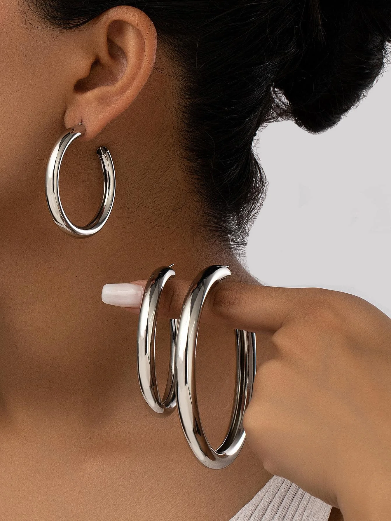 Minimalist Hoop Earrings Set For Women
Minimalist Hoop Earrings Set For Women