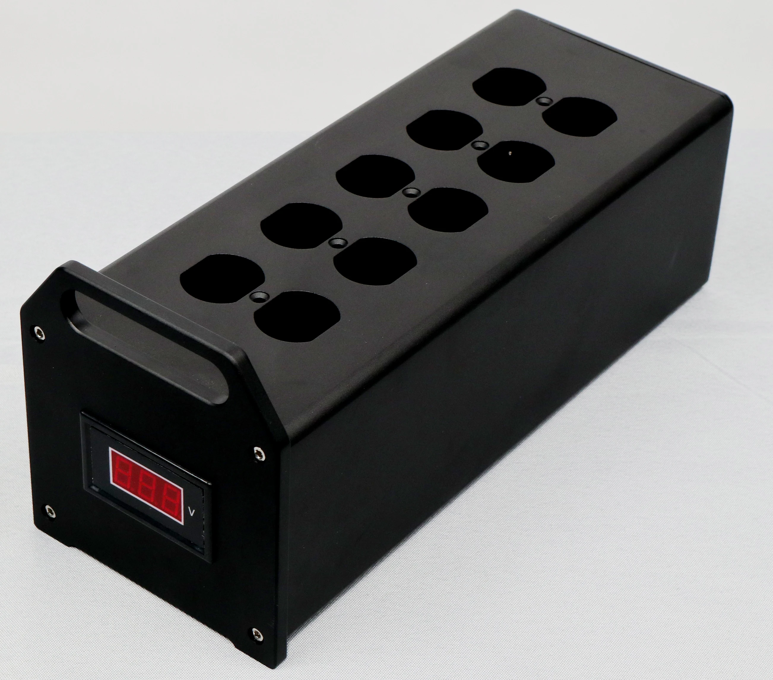 all aluminum Isolated power box chassis American standard power socket power supply DIY enclosure with digital meter shown
all aluminum Isolated power box chassis American standard power socket power supply DIY enclosure with digital meter shown