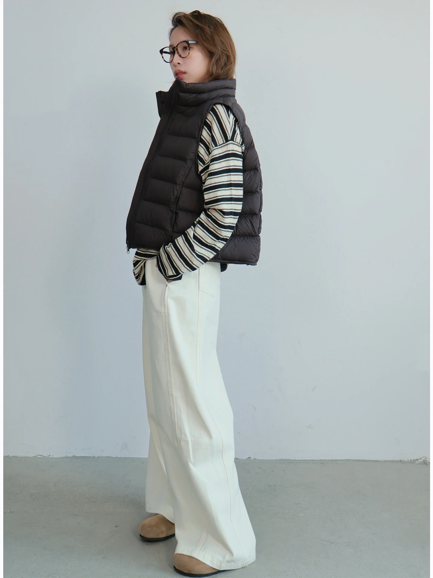 Зимний утепленный пуховый жилет с воротником-стойкой для женщин, черный, теплый, маленький размер, легкий пуховик на молнии
Зимний утепленный пуховый жилет с воротником-стойкой для женщин, черный, теплый, маленький размер, легкий пуховик на молнии