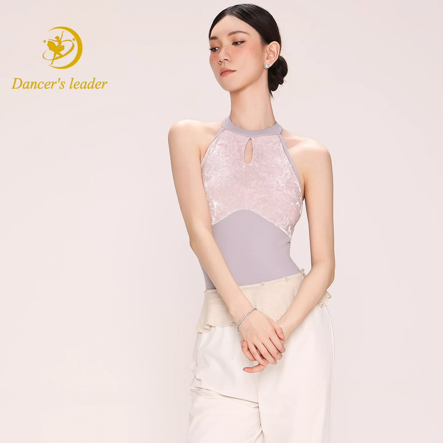 Балетный трико для женщин, бархатное лоскутное платье без рукавов с лямкой на шее, гимнастическое платье, костюм для воздушной йоги для взрослых
Балетный трико для женщин, бархатное лоскутное платье без рукавов с лямкой на шее, гимнастическое платье, костюм для воздушной йоги для взрослых