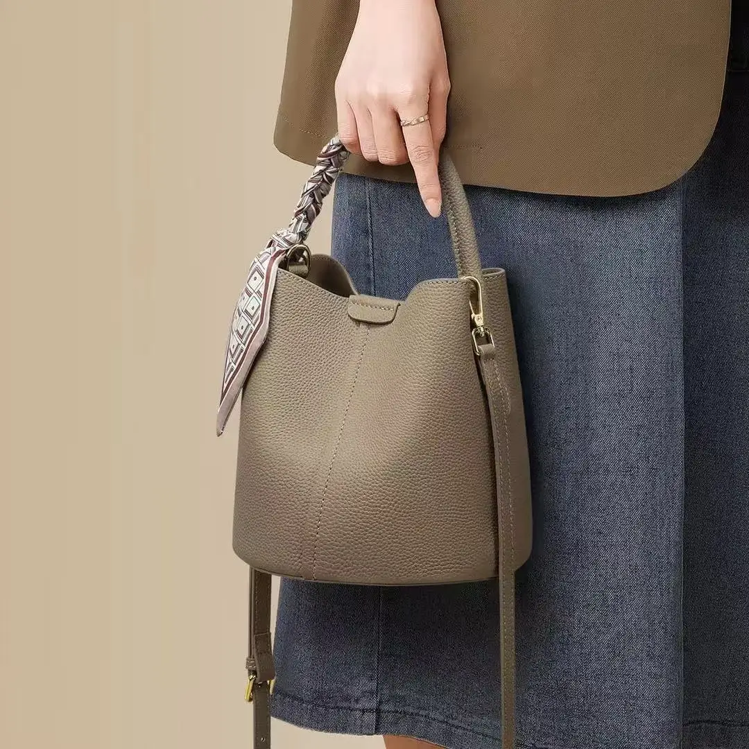 Faionable Buet Bag Commuter Wedding Handbag Women's Sli Versatile Single oulder Crossbody Bag Soft PU Leather
Faionable Buet Bag Commuter Wedding Handbag Women's Sli Versatile Single oulder Crossbody Bag Soft PU Leather