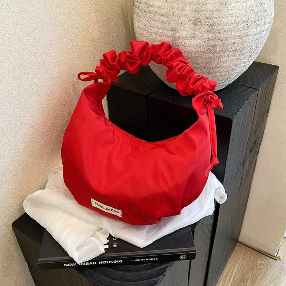 Fashion Designer Pleated Shoulder Bag Solid Color Large Capacity Hobos Crossbody Bag Leightweight Casual Women's Tote Bag Travel
Fashion Designer Pleated Shoulder Bag Solid Color Large Capacity Hobos Crossbody Bag Leightweight Casual Women's Tote Bag Travel