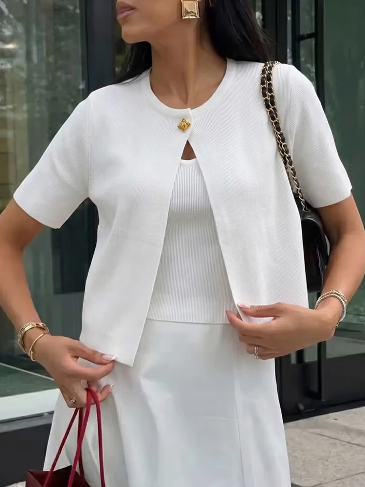 HH Women Elegant Solid Cardigan Coat Jackets Short Sleeve Metal Button Thin Sweater Knitted Shirt Female Y2K Cropped Tops
HH Women Elegant Solid Cardigan Coat Jackets Short Sleeve Metal Button Thin Sweater Knitted Shirt Female Y2K Cropped Tops