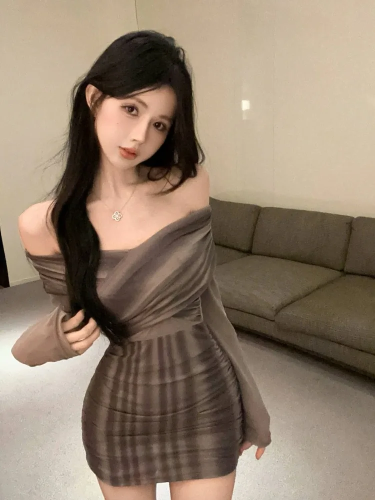 Spring New Style Sexy Pure Desire Hot Girl Long Sleeve Slim Fit Bodycon Print Design Dress Women's Korean Version High Waist
Spring New Style Sexy Pure Desire Hot Girl Long Sleeve Slim Fit Bodycon Print Design Dress Women's Korean Version High Waist