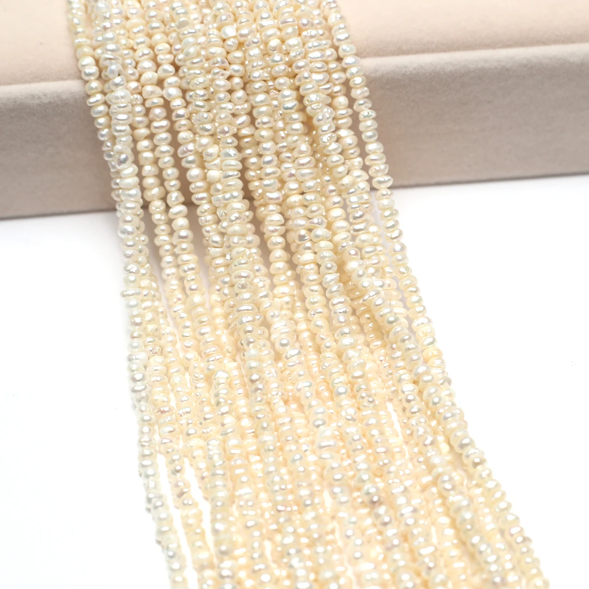 A Grade 3-4mm Irregularly Shaped Flat Beads Natural Freshwater Pearl Beads for Jewelry Making DIY Necklace Bracelet Accessories
A Grade 3-4mm Irregularly Shaped Flat Beads Natural Freshwater Pearl Beads for Jewelry Making DIY Necklace Bracelet Accessories