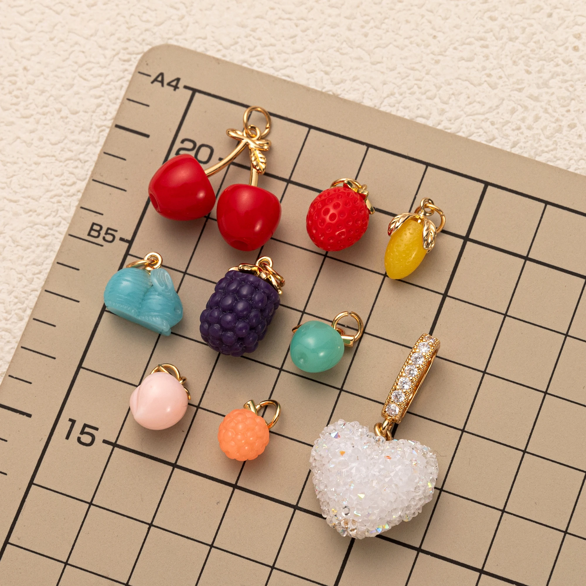 Dopamine high praise fruit pendant, women's lemon, apple, strawberry, cherry, raspberry, peach pendant, DIY necklace
Dopamine high praise fruit pendant, women's lemon, apple, strawberry, cherry, raspberry, peach pendant, DIY necklace