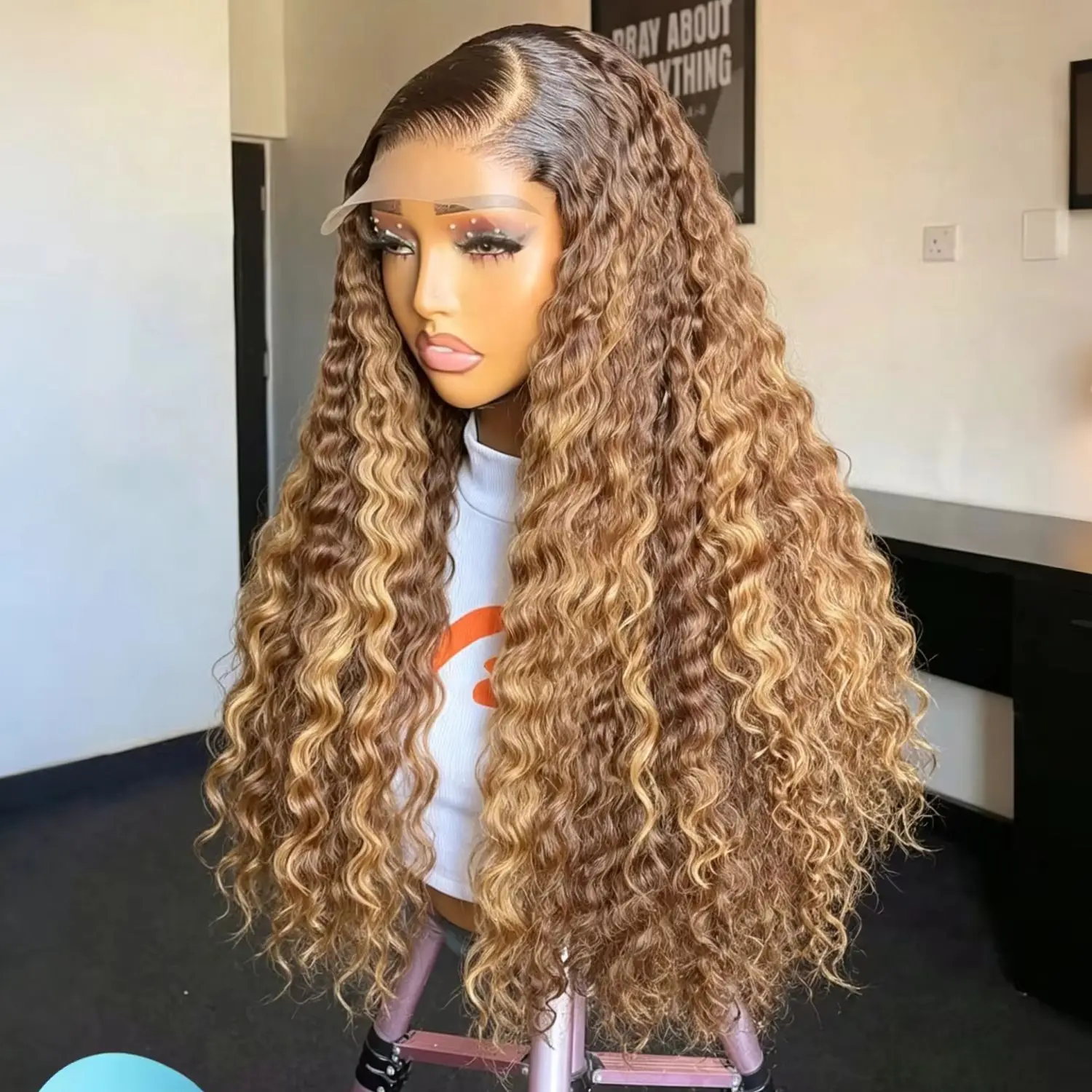 Highlight Blonde Ombre Curly Human Hair Wigs For Women Deep Wave Hd Transparent Wig Water Wave 13x4 13x6 Lace Frontal Wig Sale
Highlight Blonde Ombre Curly Human Hair Wigs For Women Deep Wave Hd Transparent Wig Water Wave 13x4 13x6 Lace Frontal Wig Sale
