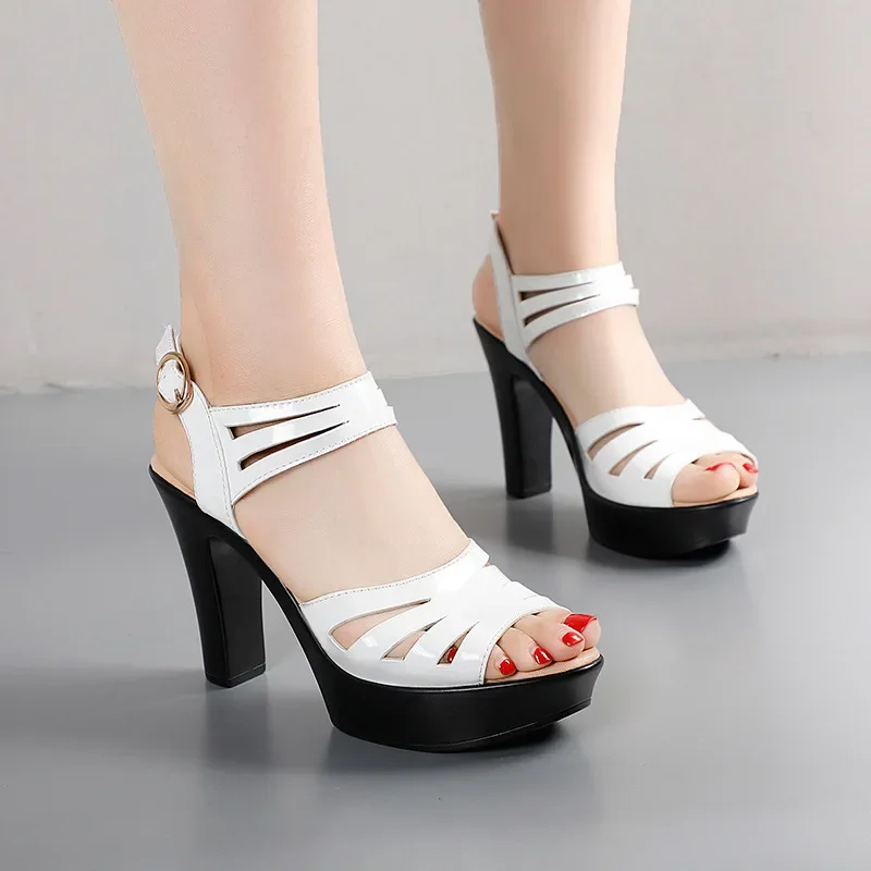 Новые женские туфли с открытым носком для женской обуви, летние сандалии 2025 года, женские сандалии на высоком каблуке, платье высокого качества в Риме из лакированной кожи
Новые женские туфли с открытым носком для женской обуви, летние сандалии 2025 года, женские сандалии на высоком каблуке, платье высокого качества в Риме из лакированной кожи