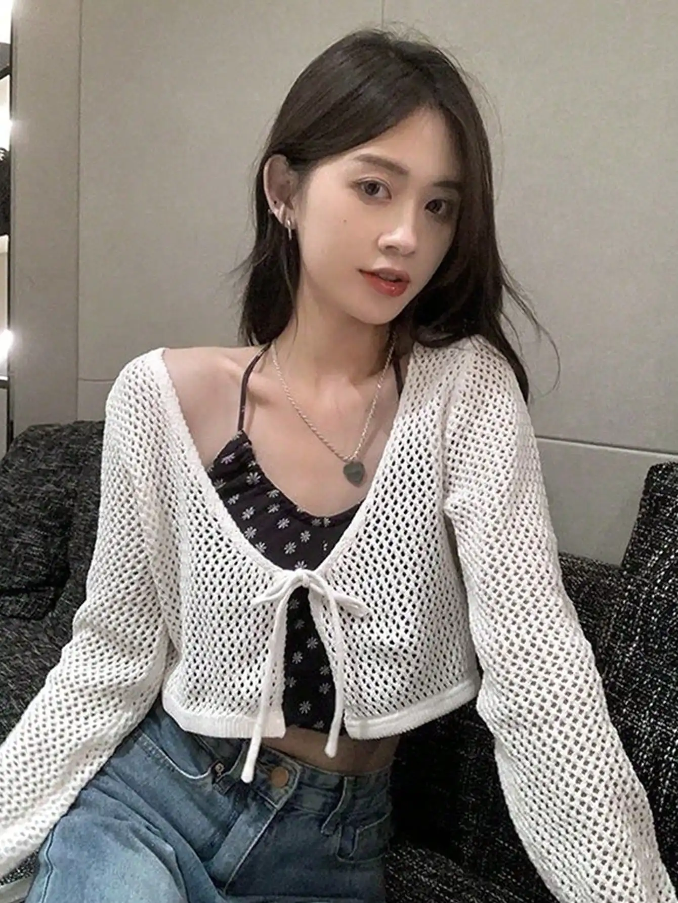 Korean Chic Summer French Popular Hot Style Cut Out V-Neck Knitted Cardigan Small Short Sun Protection Blouse for Women
Korean Chic Summer French Popular Hot Style Cut Out V-Neck Knitted Cardigan Small Short Sun Protection Blouse for Women