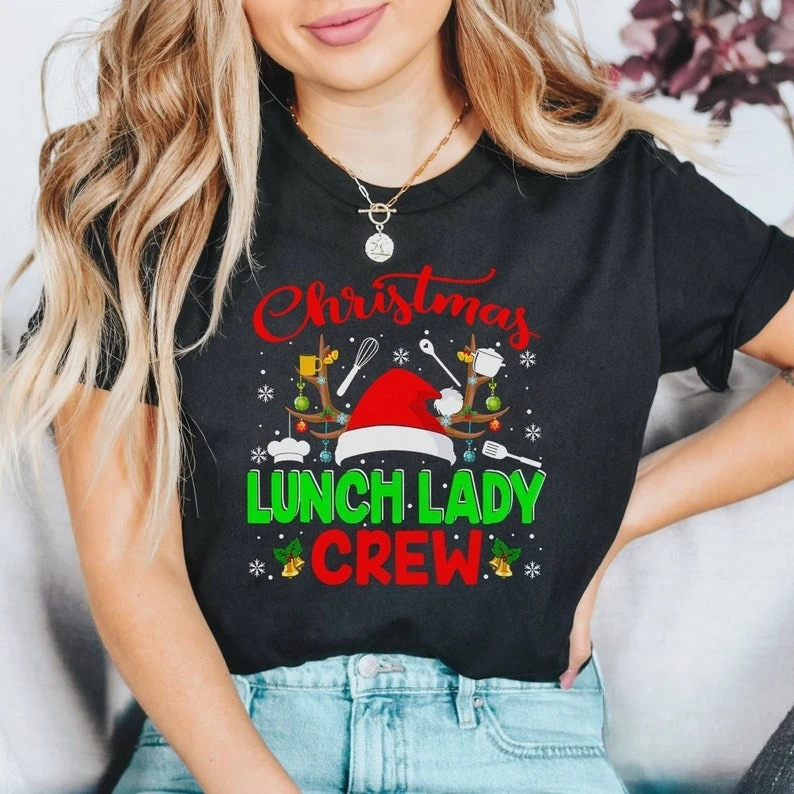 Lunch Lady Christmas Hat Crew Cafeteria Worker Gift School Staff Fashion Funny Printed T-shirt Tops Regular High Quality Cotton
Lunch Lady Christmas Hat Crew Cafeteria Worker Gift School Staff Fashion Funny Printed T-shirt Tops Regular High Quality Cotton
