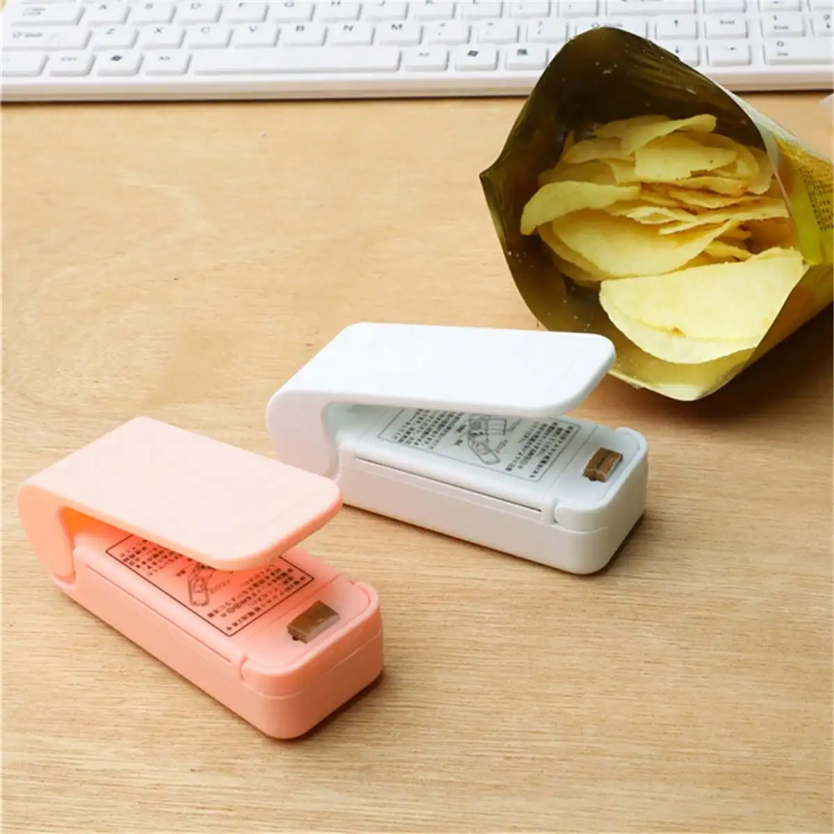 1PCS mini sealing machine, small household use (with 2 batteries of size 5), snack moisture-proof sealing artifact
1PCS mini sealing machine, small household use (with 2 batteries of size 5), snack moisture-proof sealing artifact