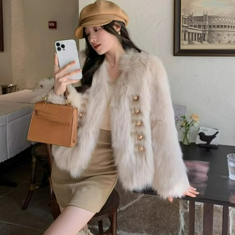 British-style Faux Fox Fur Coats for Women 2026 Autumn/winter New Fashionable Metal Double-breasted Fur One-piece Warm Outerwear
British-style Faux Fox Fur Coats for Women 2026 Autumn/winter New Fashionable Metal Double-breasted Fur One-piece Warm Outerwear