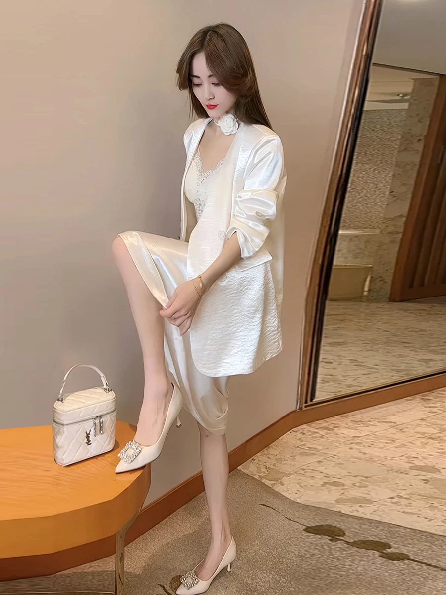 High-Quality Silk Suit Jacket And High-Waist Skirt Two-Piece Set for Women Elegant Commute Style Autumn New Arrivals
High-Quality Silk Suit Jacket And High-Waist Skirt Two-Piece Set for Women Elegant Commute Style Autumn New Arrivals