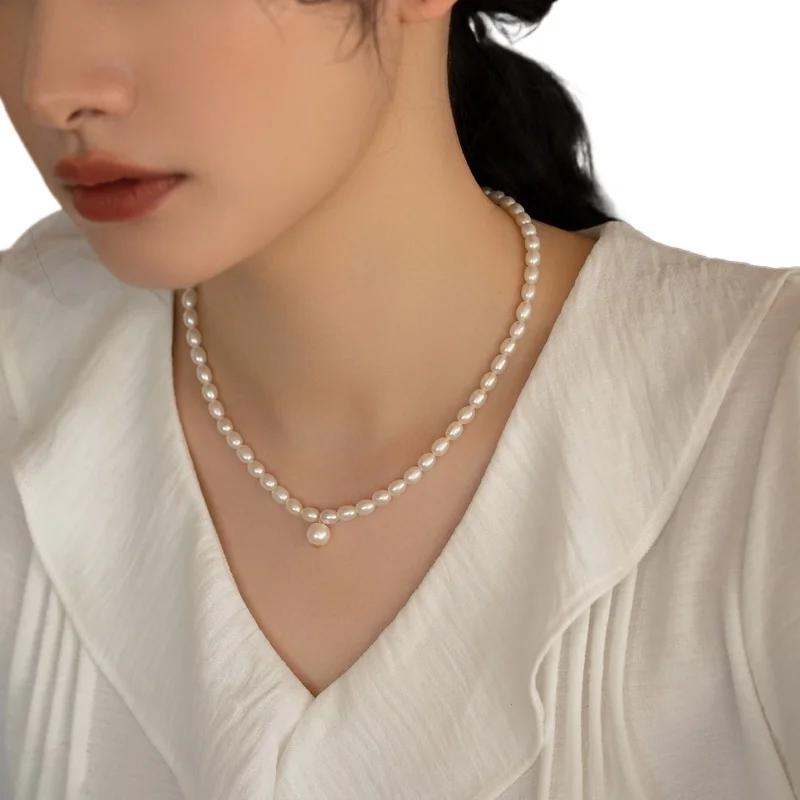 Simple temperament freshwater pearl necklace collarbone neck necklace jewelry
Simple temperament freshwater pearl necklace collarbone neck necklace jewelry
