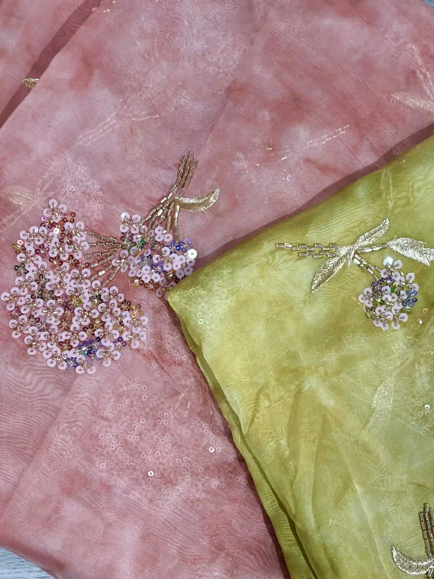New shiny sequin and bead embroidery organza fabric, heavy bead embroidery fabric, used for women's clothing sewing materials
New shiny sequin and bead embroidery organza fabric, heavy bead embroidery fabric, used for women's clothing sewing materials