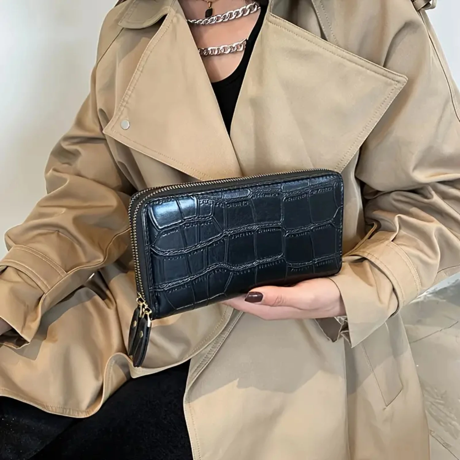 Sleek and Chic Women's Long Wallet with Maximum Organization and Convenience, Double Zipper, Large Capacity, Double Layer Clutch
Sleek and Chic Women's Long Wallet with Maximum Organization and Convenience, Double Zipper, Large Capacity, Double Layer Clutch
