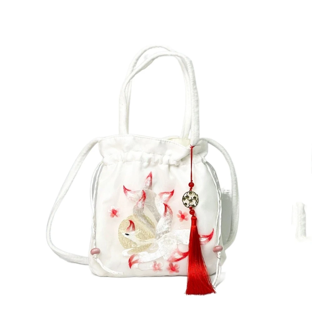 Элегантная сумка-ведро в китайском стиле с завязками, органза, цветочная вышивка, сумка для ханьфу, с ремешком и кисточкой, маленькая сумочка
Элегантная сумка-ведро в китайском стиле с завязками, органза, цветочная вышивка, сумка для ханьфу, с ремешком и кисточкой, маленькая сумочка