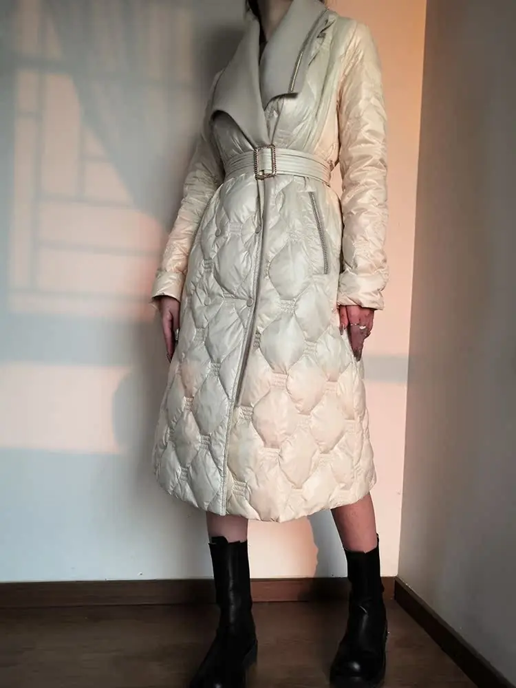 Женская зимняя куртка средней длины с поясом, 90% белый гусиный пух, оригинальная теплая верхняя одежда, облегающий крой
Женская зимняя куртка средней длины с поясом, 90% белый гусиный пух, оригинальная теплая верхняя одежда, облегающий крой