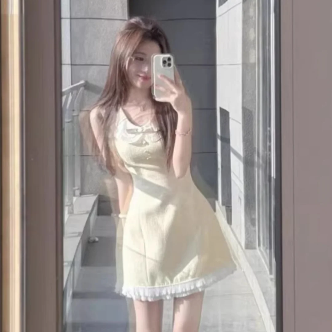 2026 Early Summer Women Cream Yellow Tweed Style Waist Slim Mini Dress Sleeveless Holiday Beach Elegant Short Outfit
2026 Early Summer Women Cream Yellow Tweed Style Waist Slim Mini Dress Sleeveless Holiday Beach Elegant Short Outfit
