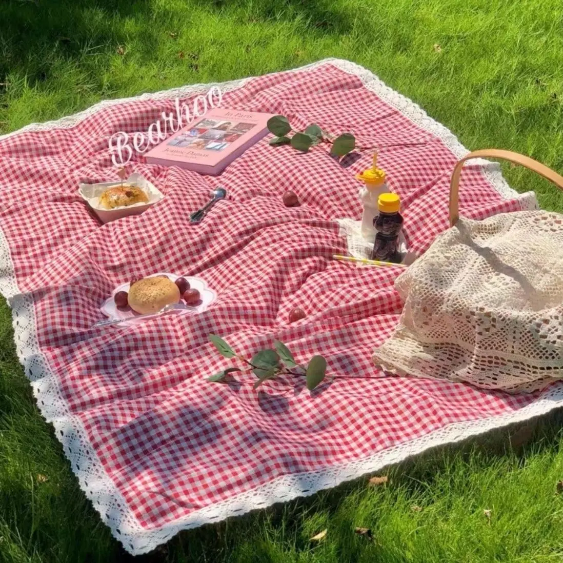 Spring Outing Outdoor Picnic Mat, Lace Red Checkered Thick Moisture-proof Portable Grass Mat, Camping Photo Beach Partition Mat
Spring Outing Outdoor Picnic Mat, Lace Red Checkered Thick Moisture-proof Portable Grass Mat, Camping Photo Beach Partition Mat