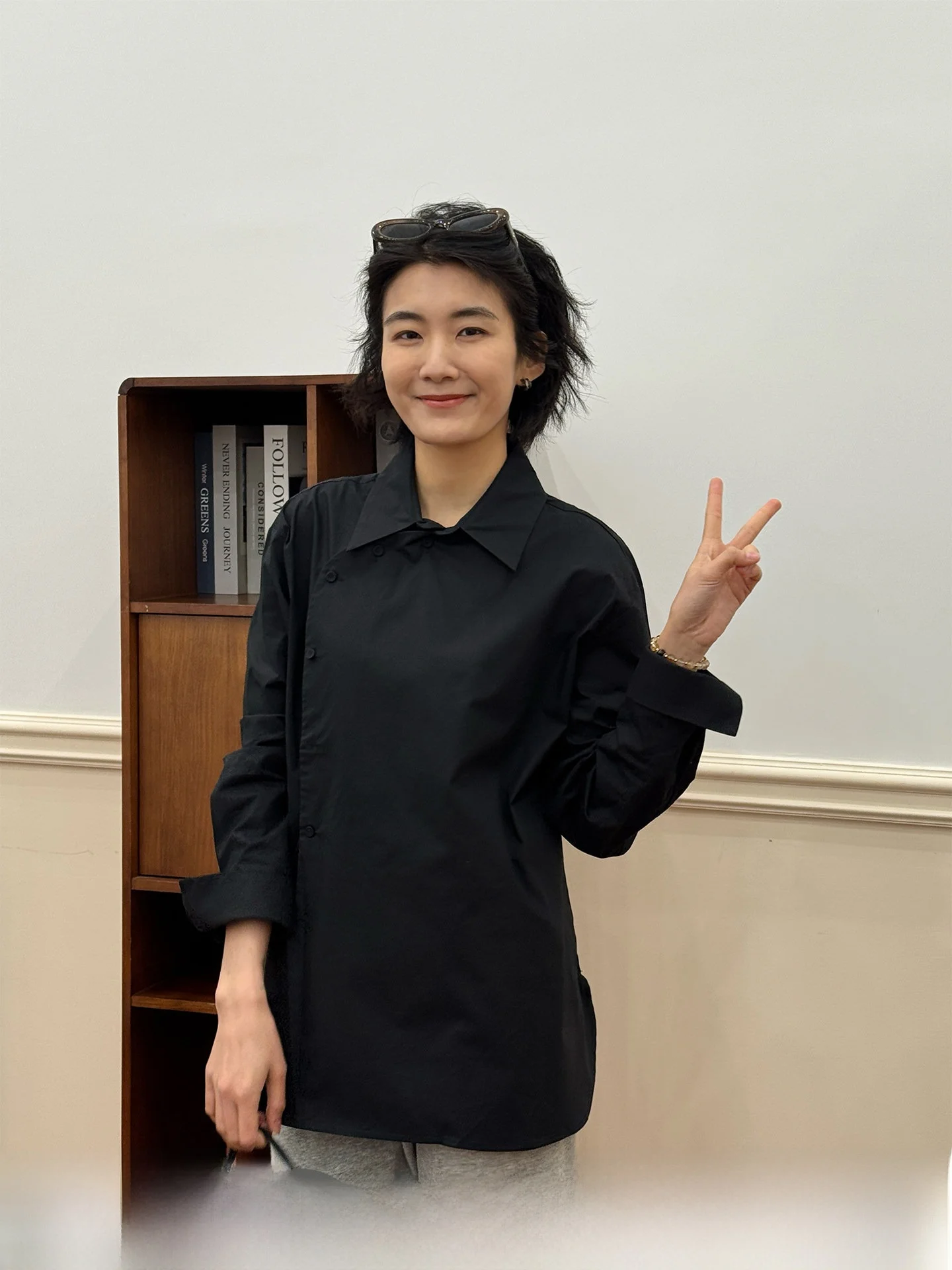 Langqing Bla Pure Cotton Long Sve irt Women's Spring New Sle Slant Button Flip Collar Loose Top Quali Simple Design
Langqing Bla Pure Cotton Long Sve irt Women's Spring New Sle Slant Button Flip Collar Loose Top Quali Simple Design