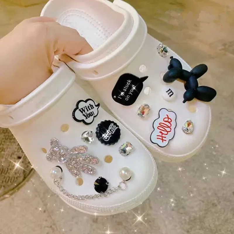 Hot New 1 Set Cute Hole shoe Charms Brand Designer Shoes Charms Bling shoe Accessories Fashion rhinestone Buckle Shoe Decoration
Hot New 1 Set Cute Hole shoe Charms Brand Designer Shoes Charms Bling shoe Accessories Fashion rhinestone Buckle Shoe Decoration