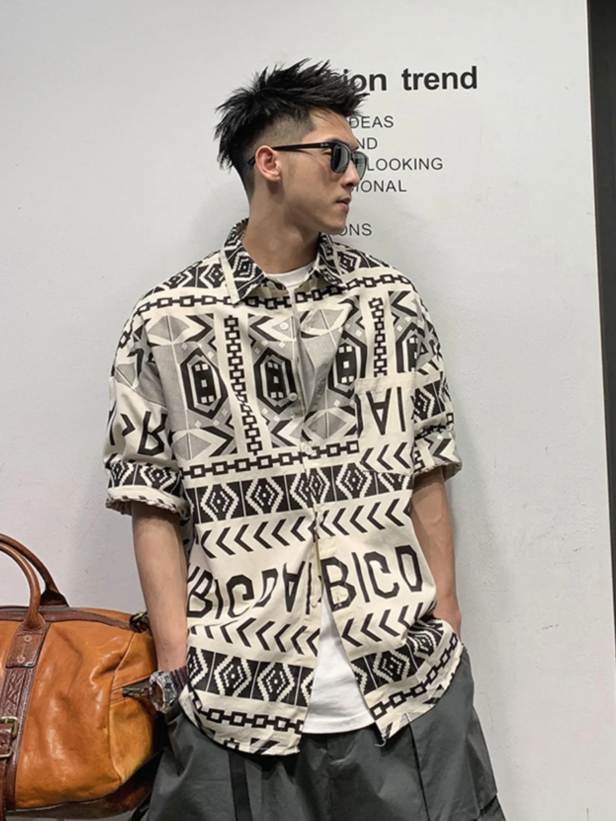 Мужская свободная куртка с коротким рукавом, повседневная, универсальная, дышащая, удобная, хлопковая, осенняя, модная верхняя одежда
Мужская свободная куртка с коротким рукавом, повседневная, универсальная, дышащая, удобная, хлопковая, осенняя, модная верхняя одежда