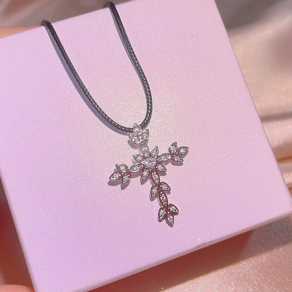 Women's Necklace Plating Platinum Crystal Zircon Plant Flower Cross Hip Hop Rock Fashion Jewelry Couple Gift
Women's Necklace Plating Platinum Crystal Zircon Plant Flower Cross Hip Hop Rock Fashion Jewelry Couple Gift