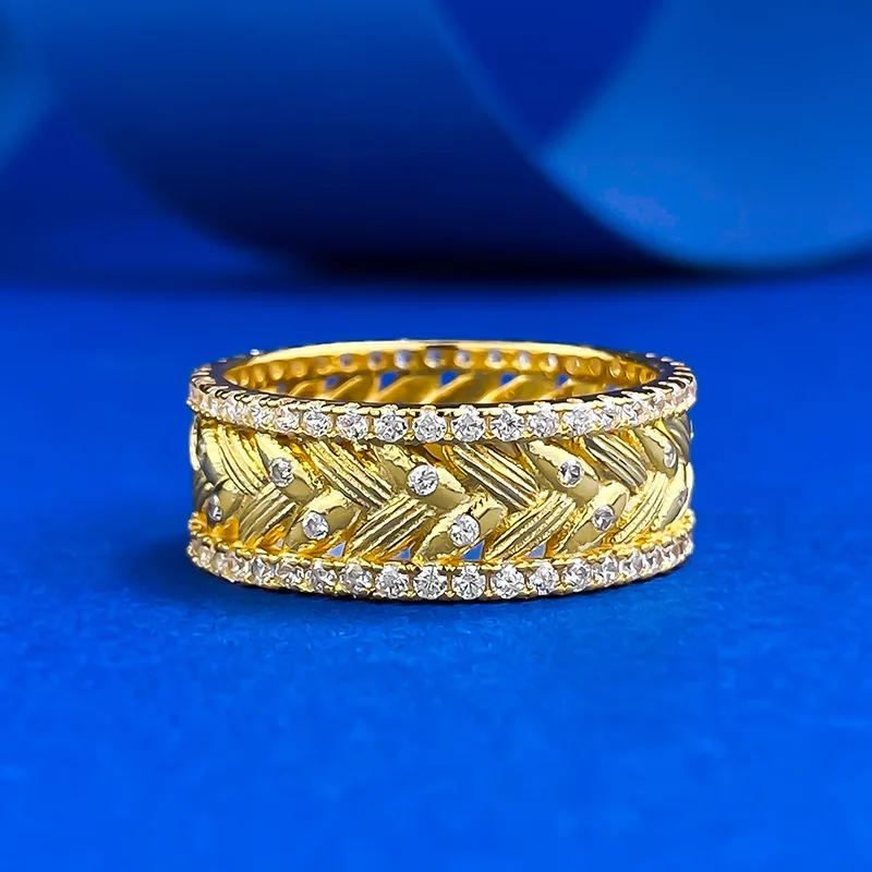 S925 Silver Little Red Book Same Zircon Inlaid Ring Italian Craftsmanship Middle Ancient Style Brushed Wheat Ear Ring
S925 Silver Little Red Book Same Zircon Inlaid Ring Italian Craftsmanship Middle Ancient Style Brushed Wheat Ear Ring