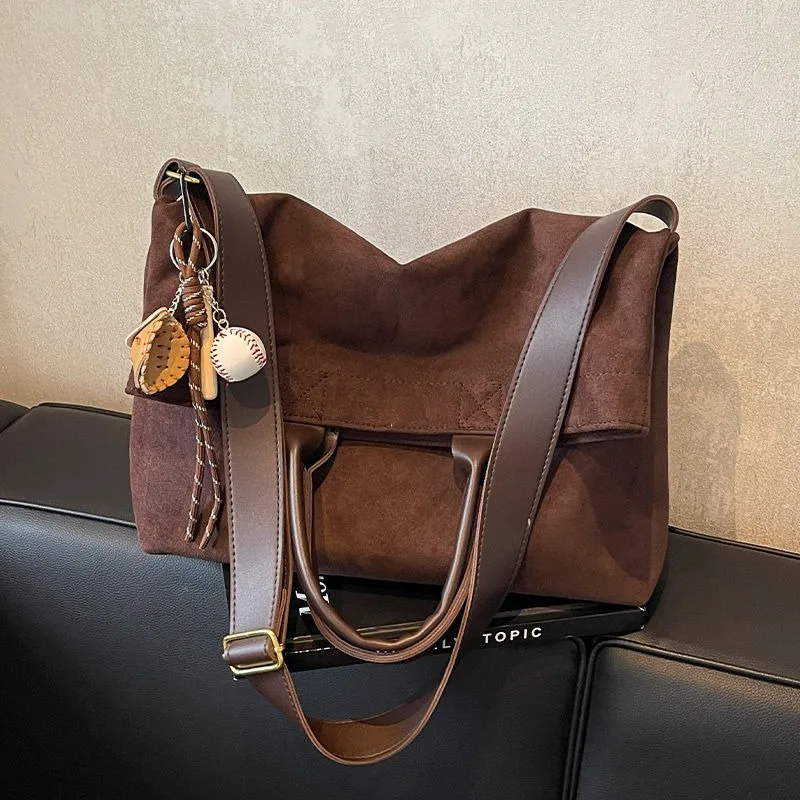 Suede Bag Women's New Autumn and Winter Maillard Shoulder Bag Large Capacity Tote Bag Crossbody Handbag Good-looking Fashion
Suede Bag Women's New Autumn and Winter Maillard Shoulder Bag Large Capacity Tote Bag Crossbody Handbag Good-looking Fashion