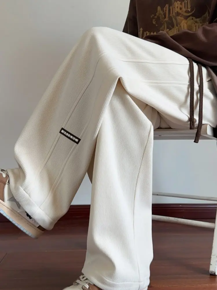 Мужские прямые брюки из вельвета цвета хаки, широкие длинные брюки, весенне-осенние новые американские плотные спортивные штаны
Мужские прямые брюки из вельвета цвета хаки, широкие длинные брюки, весенне-осенние новые американские плотные спортивные штаны