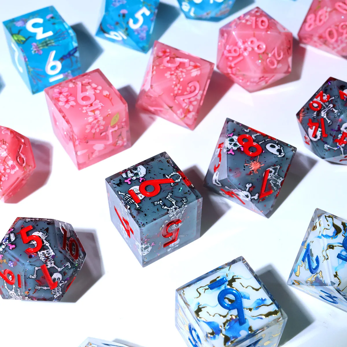 Polyhedral DND подарок для настольных игр для ролевых игр 7 штук набор острых краев для ролевых игр полимерные искусственные кубики
Polyhedral DND подарок для настольных игр для ролевых игр 7 штук набор острых краев для ролевых игр полимерные искусственные кубики