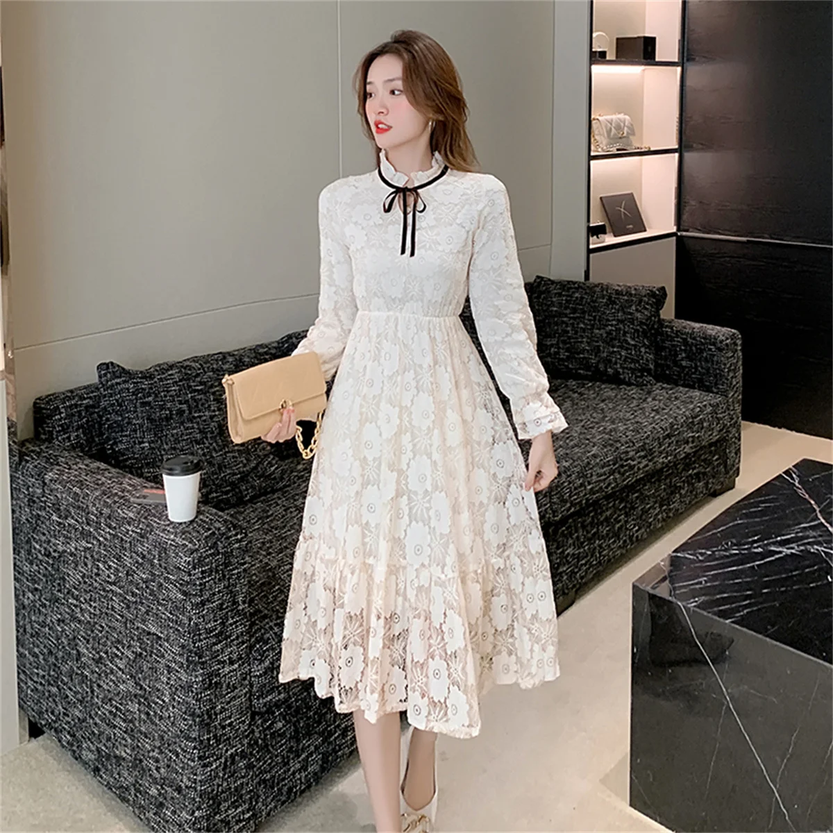 Spring and Autumn New Sweet Lace Dress Female French Retro Gentle Temperament Flare Sleeve Slim Long Dress
Spring and Autumn New Sweet Lace Dress Female French Retro Gentle Temperament Flare Sleeve Slim Long Dress